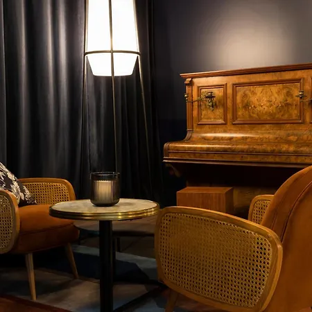 & Oceania Le Conti Hotel Brest