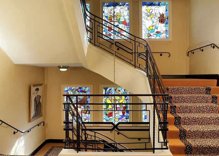 Le Continental Hotel