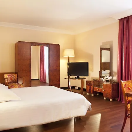 & Oceania Le Conti Hotel Brest