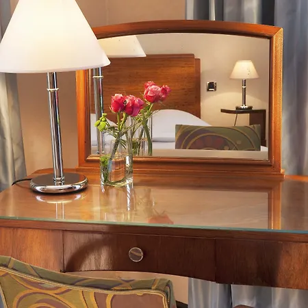 & Oceania Le Conti Brest