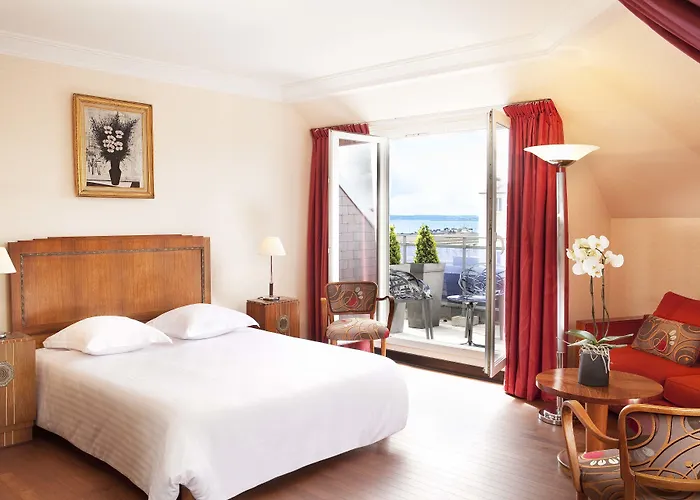 & Oceania Le Conti 4* Брест